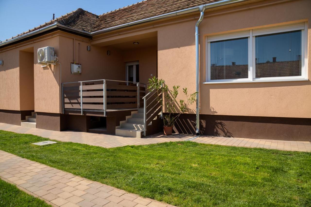 Nemeth Apartman ケストヘイ エクステリア 写真